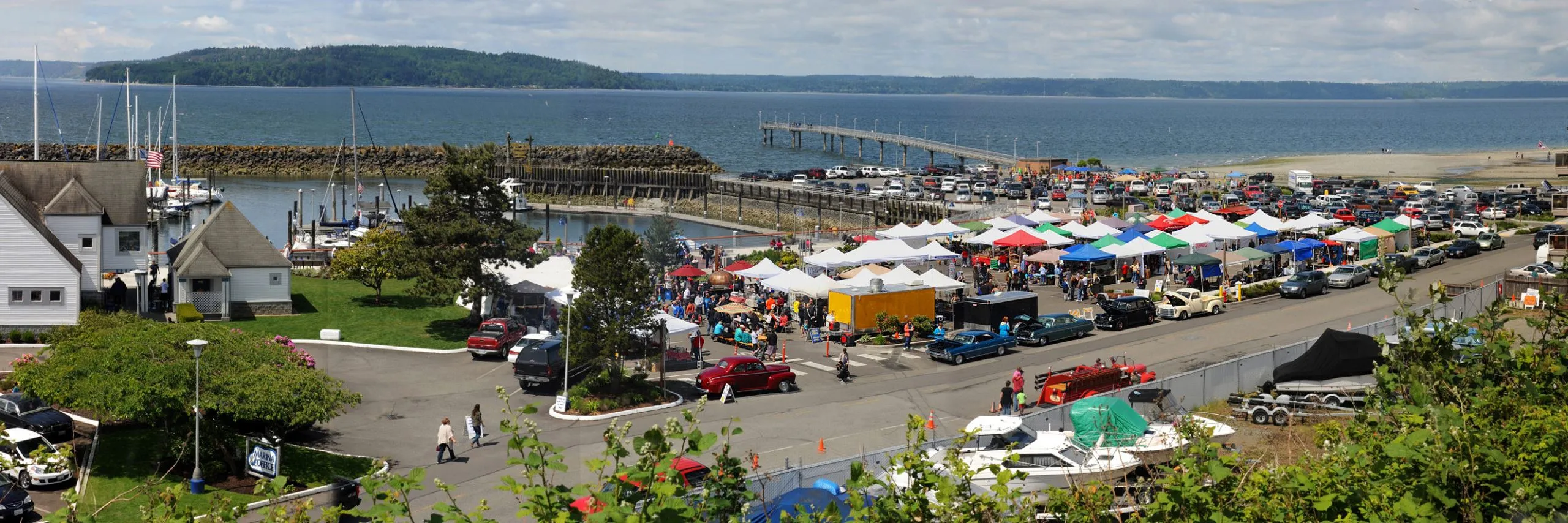 We make moving stress-free, simple, and fast for families and businesses across Des Moine, WA